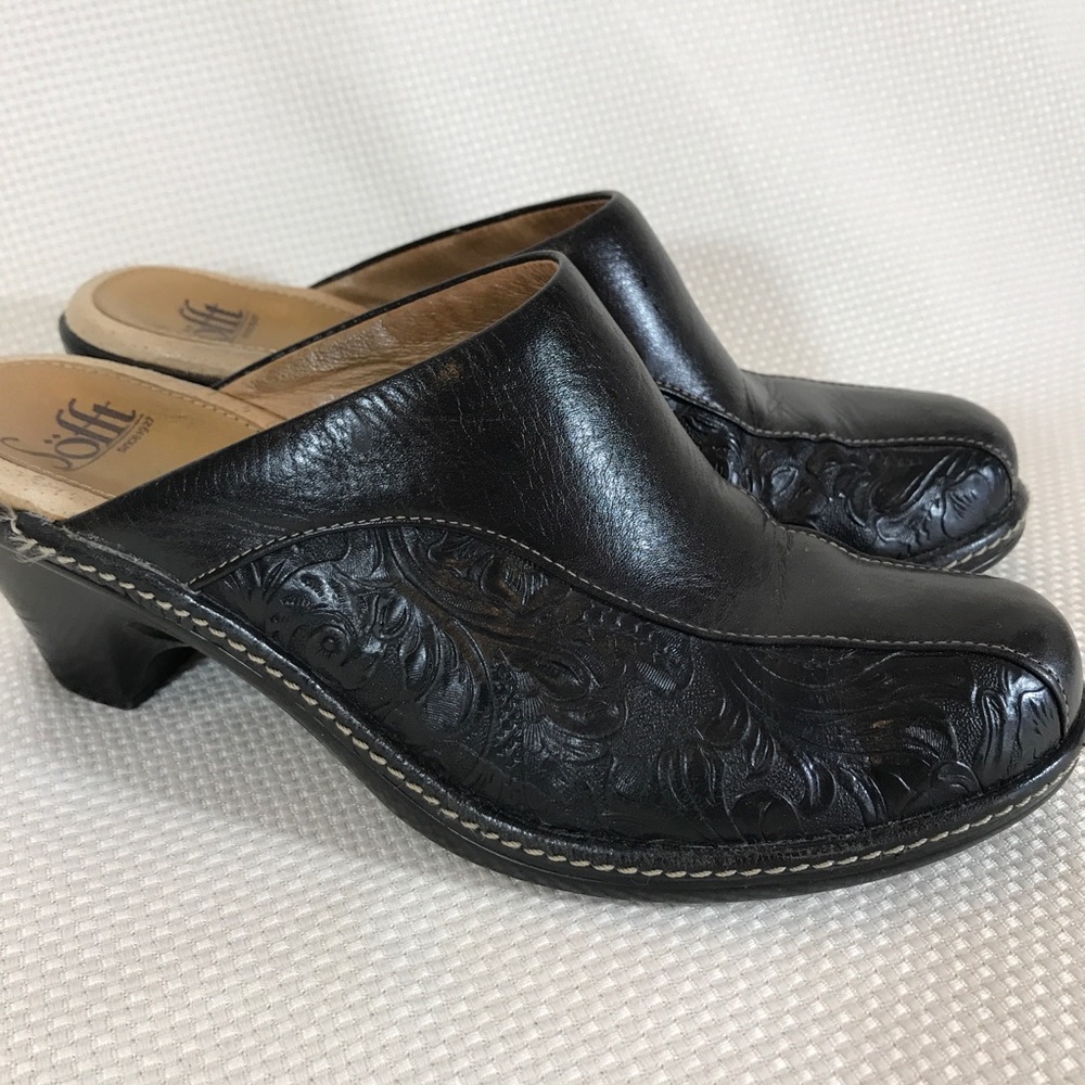Sofft size 7.5 black leather slide sandals